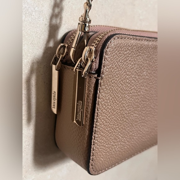 Kate Spade Beige Wallet w/ Retractable Gold Chain Crossbody - Picture 8 of 8